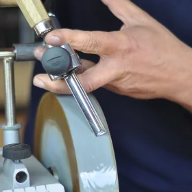 Mechaniczne ostrzenie dłuta