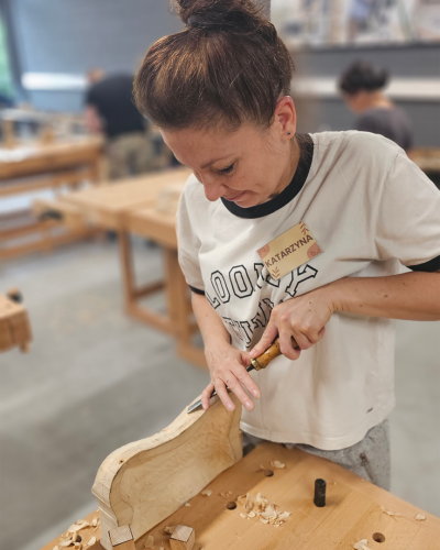 kurs rzeźbiarski - uczestniczka